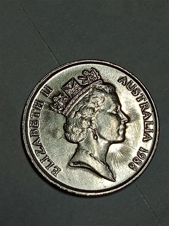 Strange-Radiating-Lines-On-1988-5-Cents